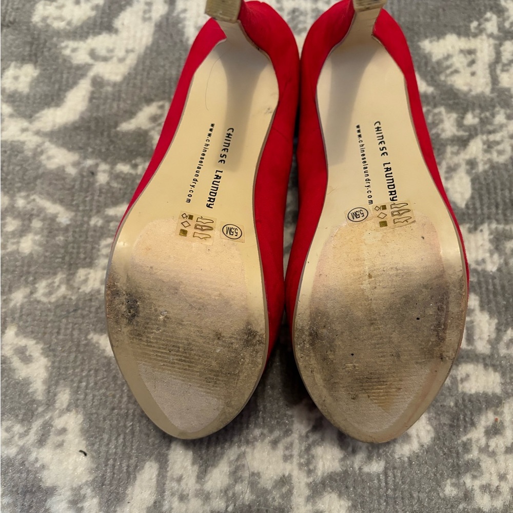 Red pumps - Picture 4 of 4